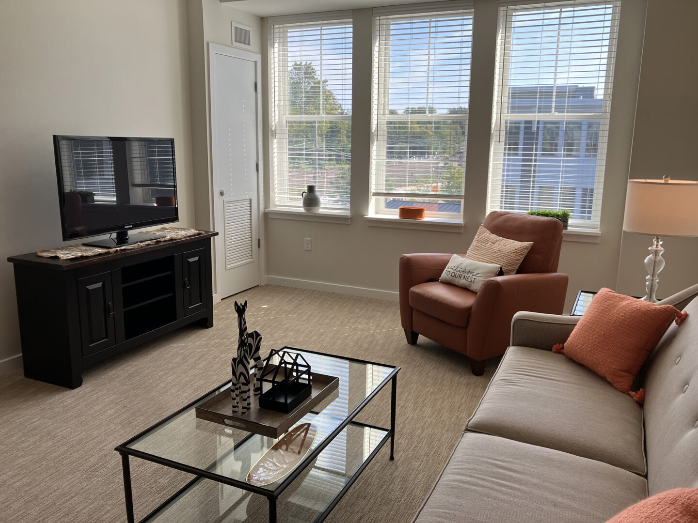 Daylesford Crossing - Deluxe 1BR - Living Room
