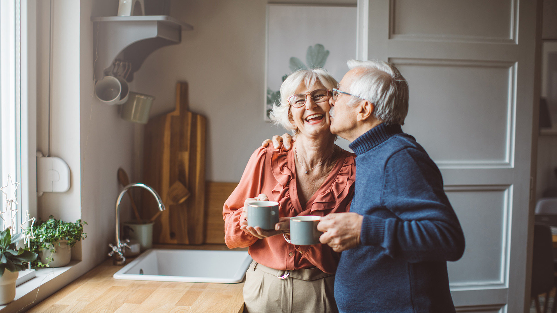 seniors enjoying assisted living for couples at the Artisan at Hudson